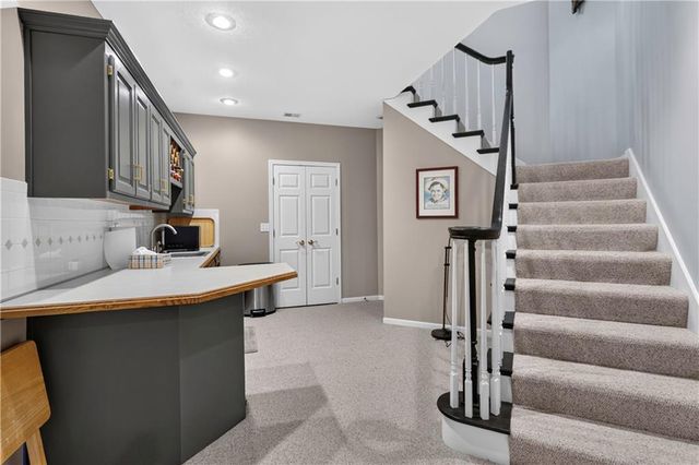 2228 SW Waterfall Place, Lee's Summit, MO 64081