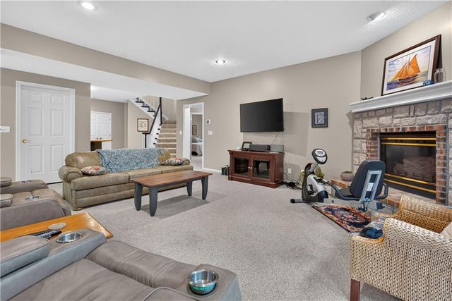 2228 SW Waterfall Place, Lee's Summit, MO 64081