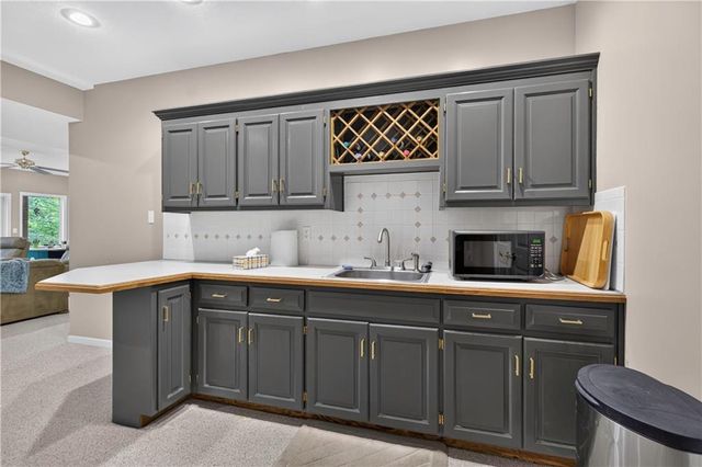 2228 SW Waterfall Place, Lee's Summit, MO 64081