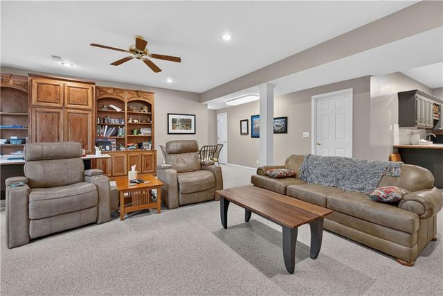 2228 SW Waterfall Place, Lee's Summit, MO 64081