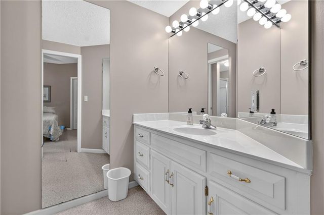 2228 SW Waterfall Place, Lee's Summit, MO 64081