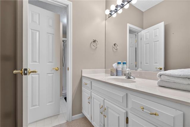2228 SW Waterfall Place, Lee's Summit, MO 64081