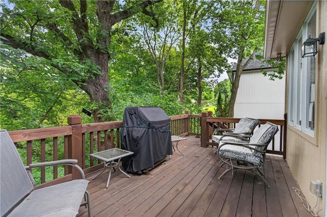 2228 SW Waterfall Place, Lee's Summit, MO 64081
