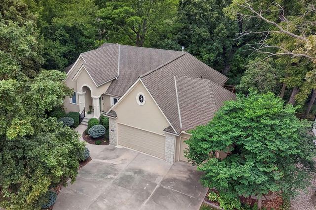 2228 SW Waterfall Place, Lee's Summit, MO 64081