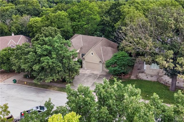 2228 SW Waterfall Place, Lee's Summit, MO 64081