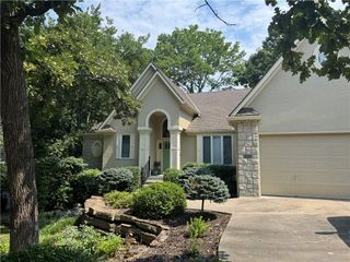 2228 SW Waterfall Place, Lee's Summit, MO 64081