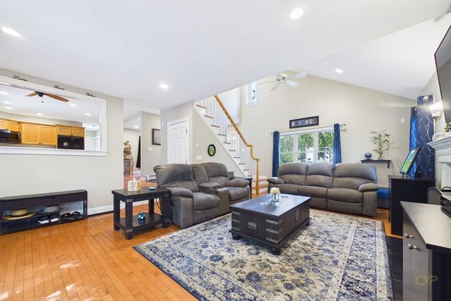 119 Hathaway St, Wareham, MA 02571