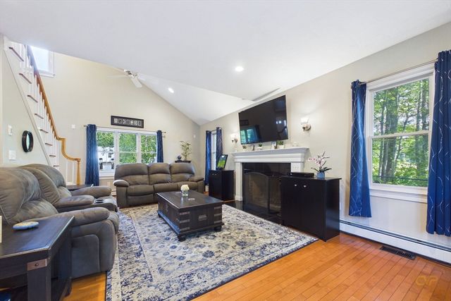 119 Hathaway St, Wareham, MA 02571
