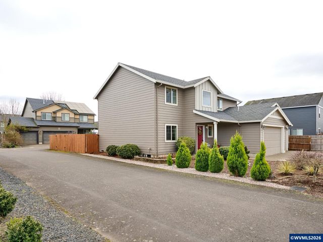 574 Prairie St, Woodburn, OR 97071