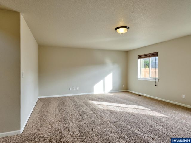 574 Prairie St, Woodburn, OR 97071