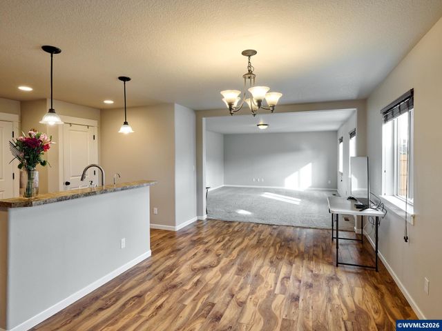 574 Prairie St, Woodburn, OR 97071