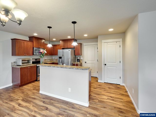 574 Prairie St, Woodburn, OR 97071