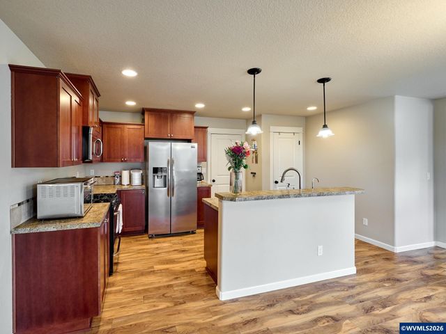 574 Prairie St, Woodburn, OR 97071