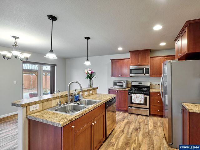 574 Prairie St, Woodburn, OR 97071