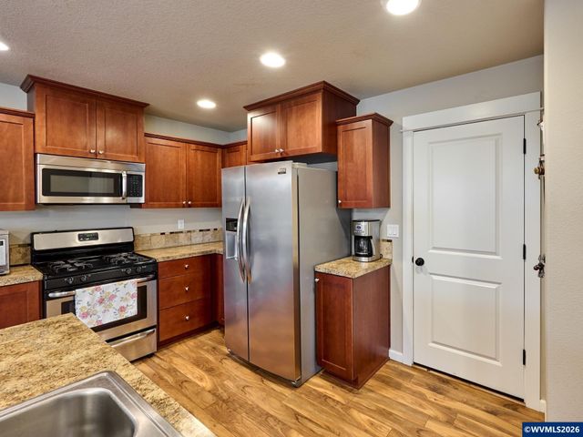 574 Prairie St, Woodburn, OR 97071