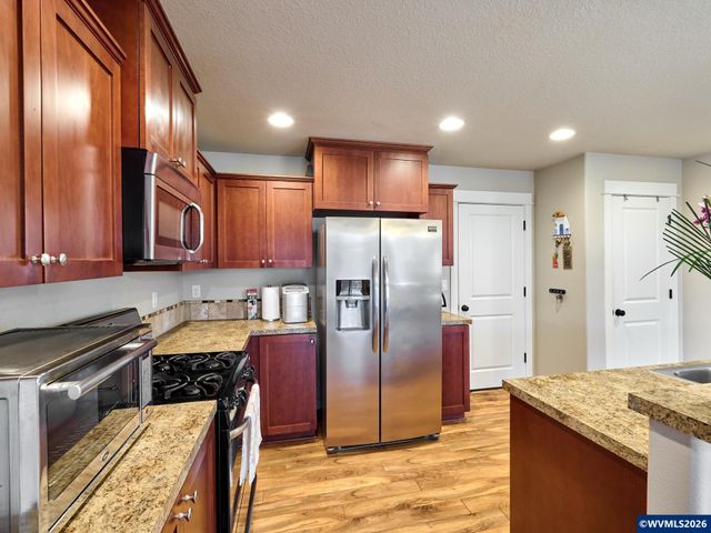 574 Prairie St, Woodburn, OR 97071