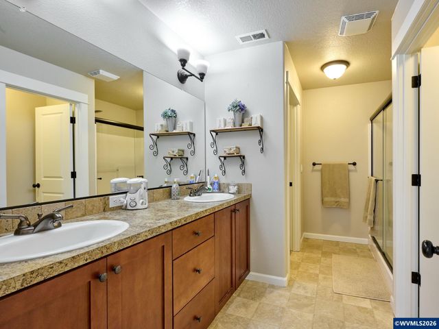 574 Prairie St, Woodburn, OR 97071