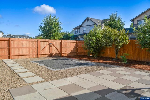 574 Prairie St, Woodburn, OR 97071