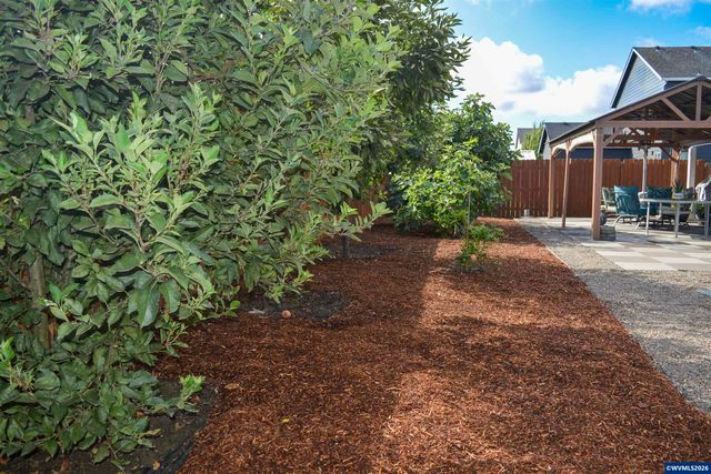 574 Prairie St, Woodburn, OR 97071