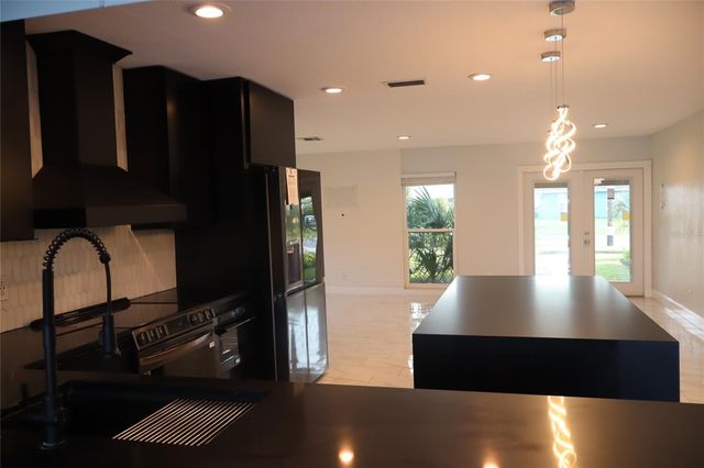 1019 SPINDLE PALM WAY, Apollo Beach, FL 33572