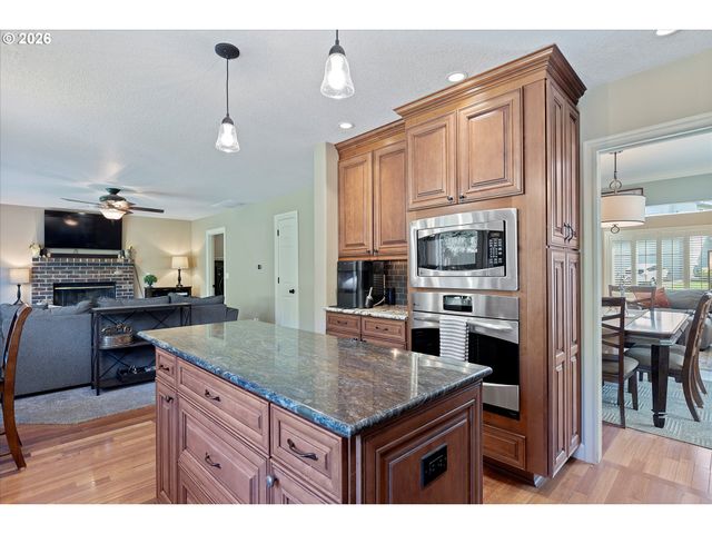 19778 Castleberry Loop, Oregon City, OR 97045