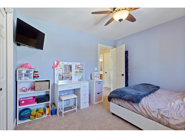19778 Castleberry Loop, Oregon City, OR 97045