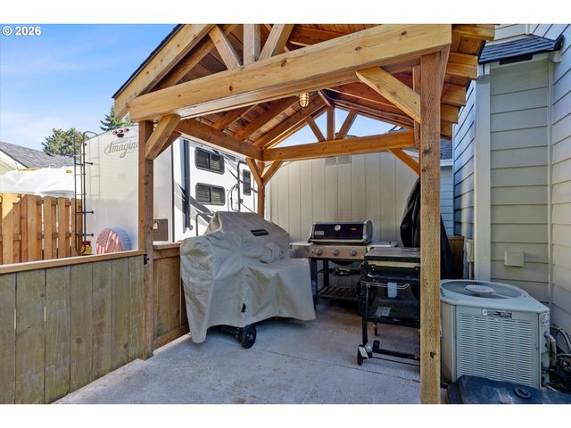19778 Castleberry Loop, Oregon City, OR 97045