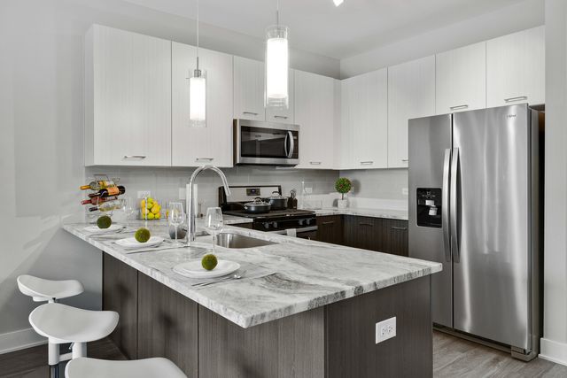 18W070 Royce Boulevard 216, Oakbrook Terrace, IL 60181