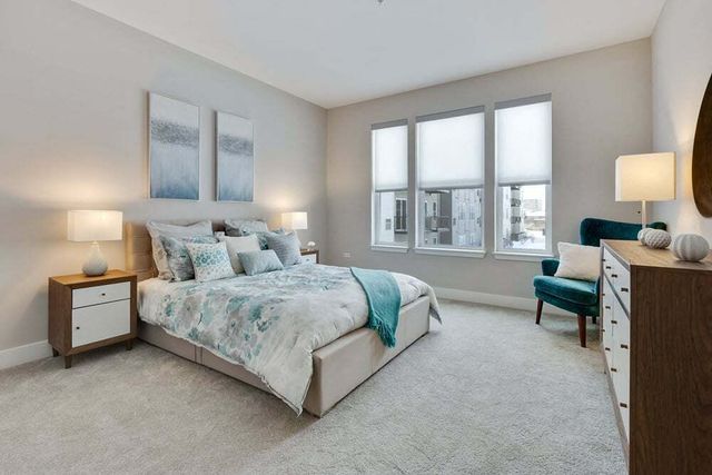 18W070 Royce Boulevard 216, Oakbrook Terrace, IL 60181