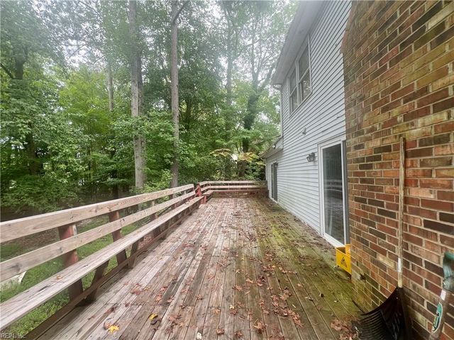 112 W Rexford DR, Newport News, VA 23608