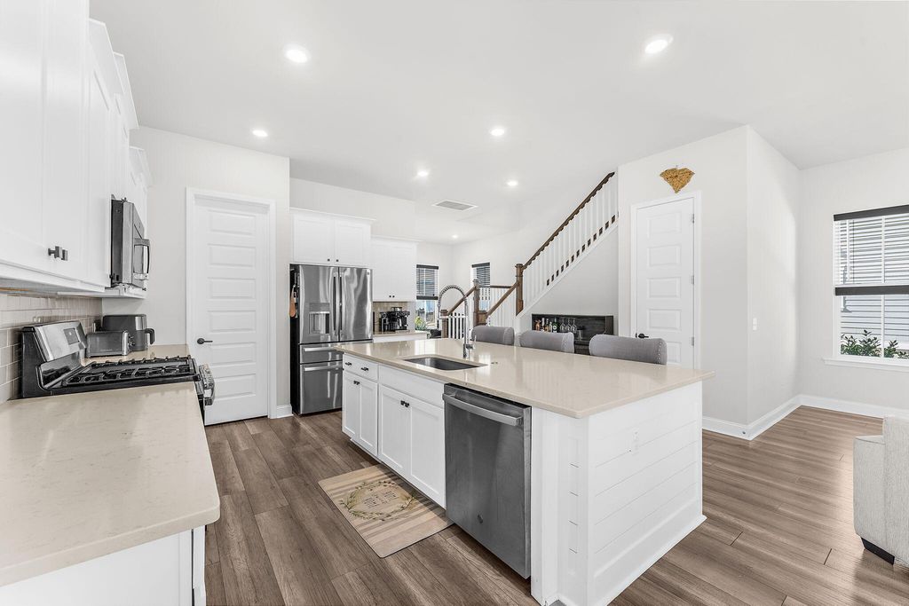 Image 11 of property listing at 399 Woodgate Way, Summerville, SC 29485