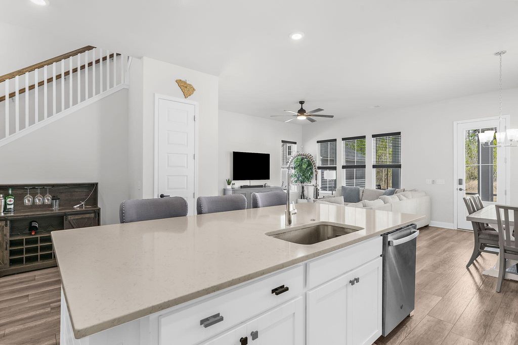 Image 12 of property listing at 399 Woodgate Way, Summerville, SC 29485