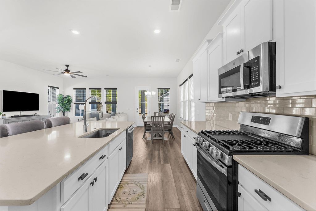 Image 13 of property listing at 399 Woodgate Way, Summerville, SC 29485