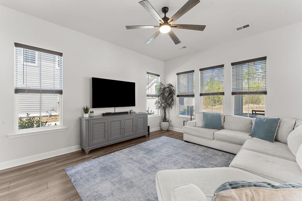 Image 16 of property listing at 399 Woodgate Way, Summerville, SC 29485