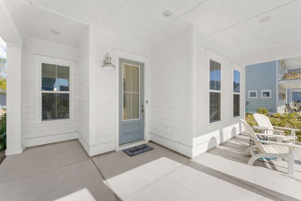 Image 4 of property listing at 399 Woodgate Way, Summerville, SC 29485