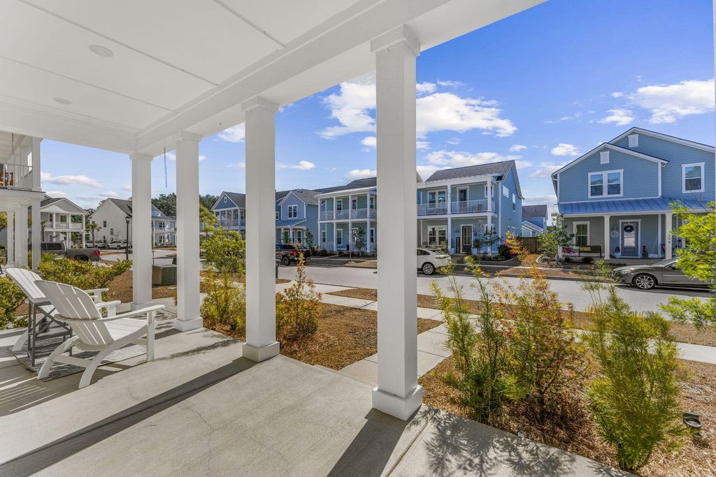 Image 5 of property listing at 399 Woodgate Way, Summerville, SC 29485