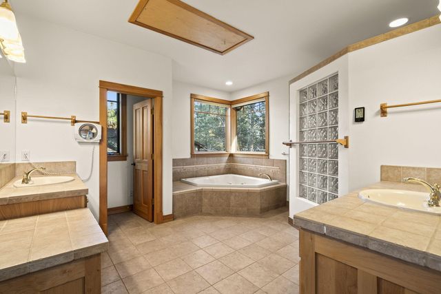 3338 NW Windwood Way, Bend, OR 97703