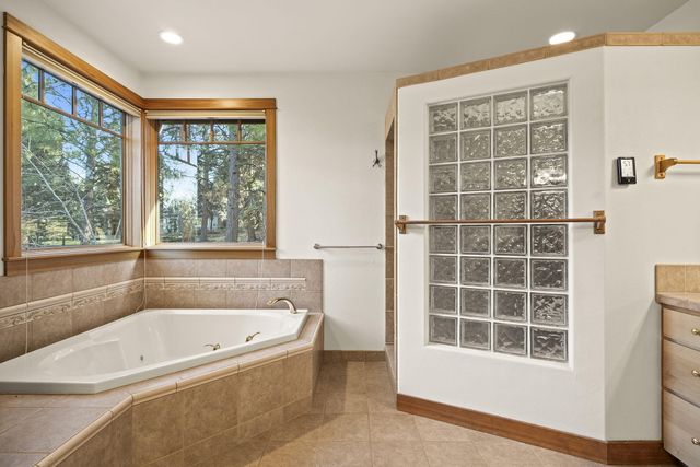 3338 NW Windwood Way, Bend, OR 97703