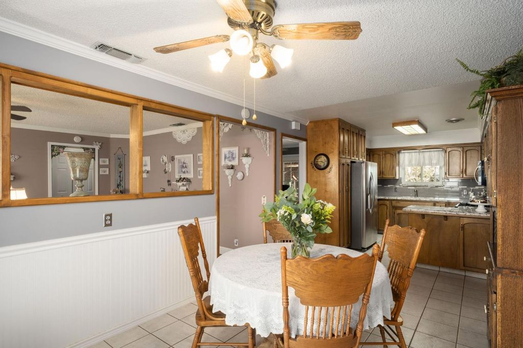 Image 10 of property listing at 4342 W Dennett Avenue, Fresno, CA 93722