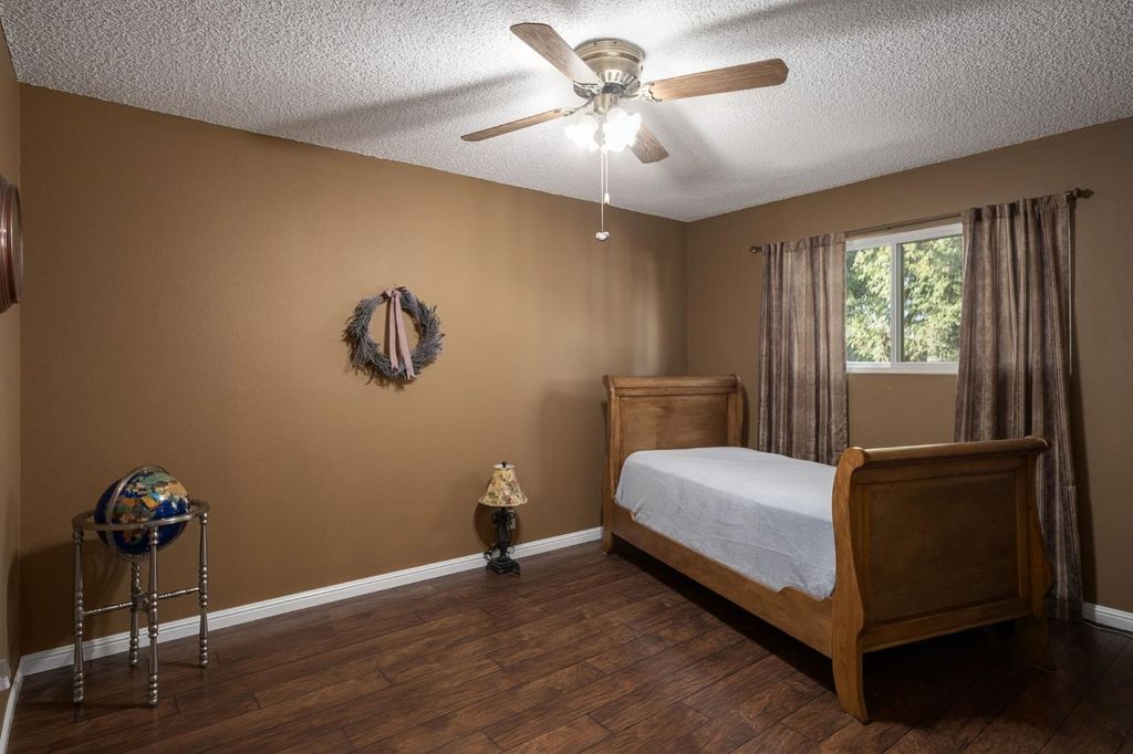 Image 14 of property listing at 4342 W Dennett Avenue, Fresno, CA 93722