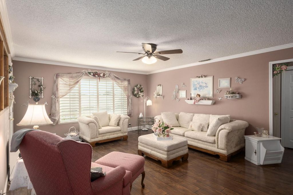 Image 4 of property listing at 4342 W Dennett Avenue, Fresno, CA 93722