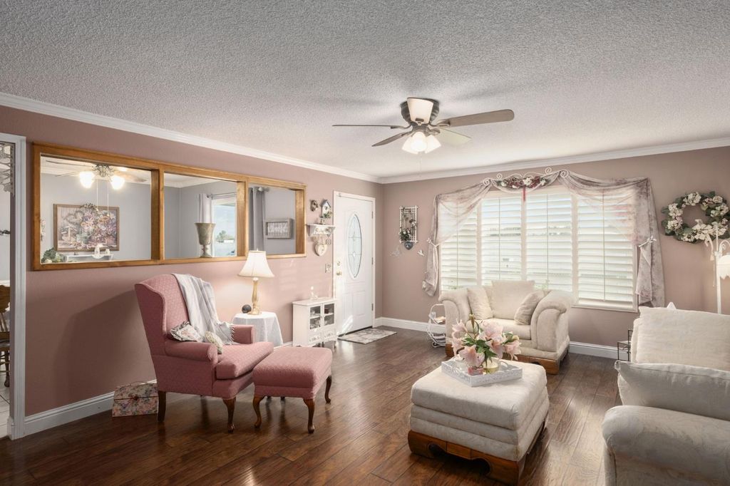 Image 5 of property listing at 4342 W Dennett Avenue, Fresno, CA 93722