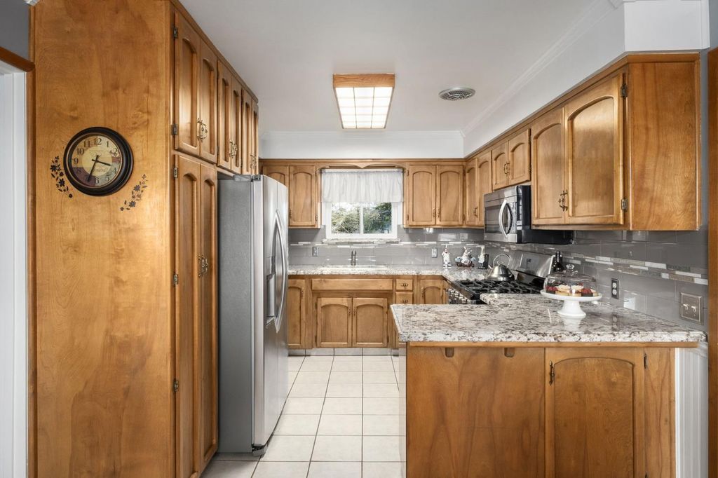 Image 9 of property listing at 4342 W Dennett Avenue, Fresno, CA 93722