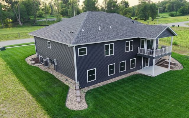 2416 Kestrel Drive SE, Cedar Rapids, IA 52403