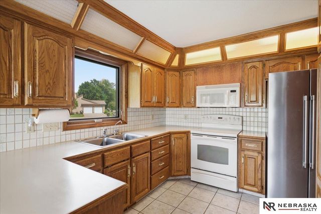 8404 Kauai Drive, Papillion, NE 68046