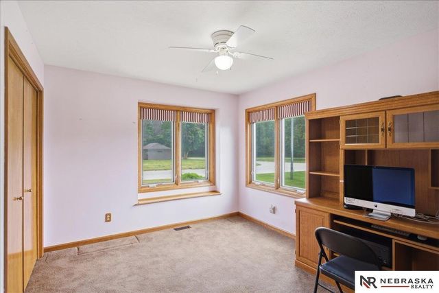 8404 Kauai Drive, Papillion, NE 68046
