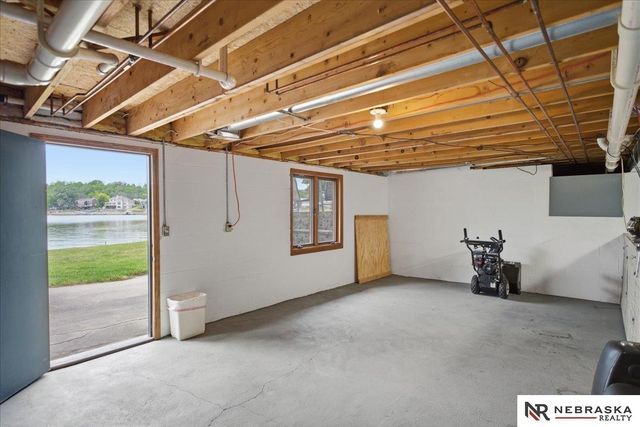 8404 Kauai Drive, Papillion, NE 68046