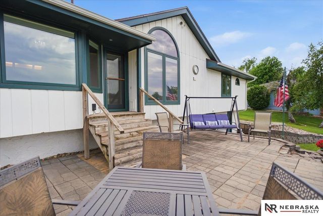 8404 Kauai Drive, Papillion, NE 68046