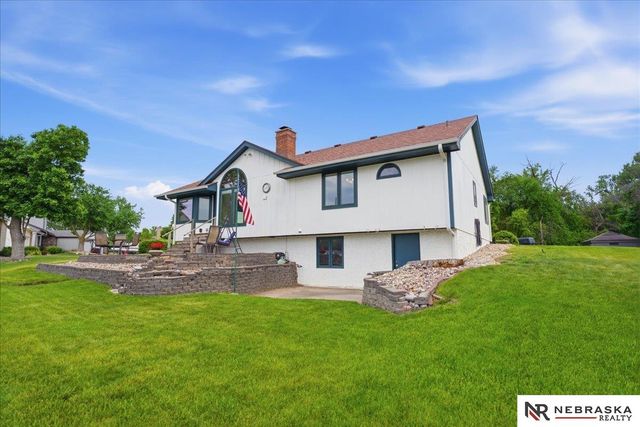 8404 Kauai Drive, Papillion, NE 68046