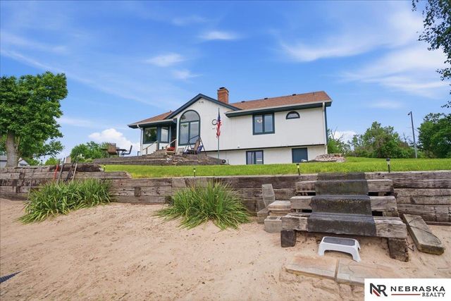 8404 Kauai Drive, Papillion, NE 68046